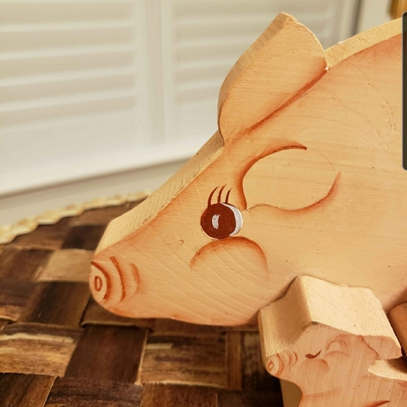 Vintage Wooden Hand Painted Mama Pig with Piglets - Picture 3 of 7